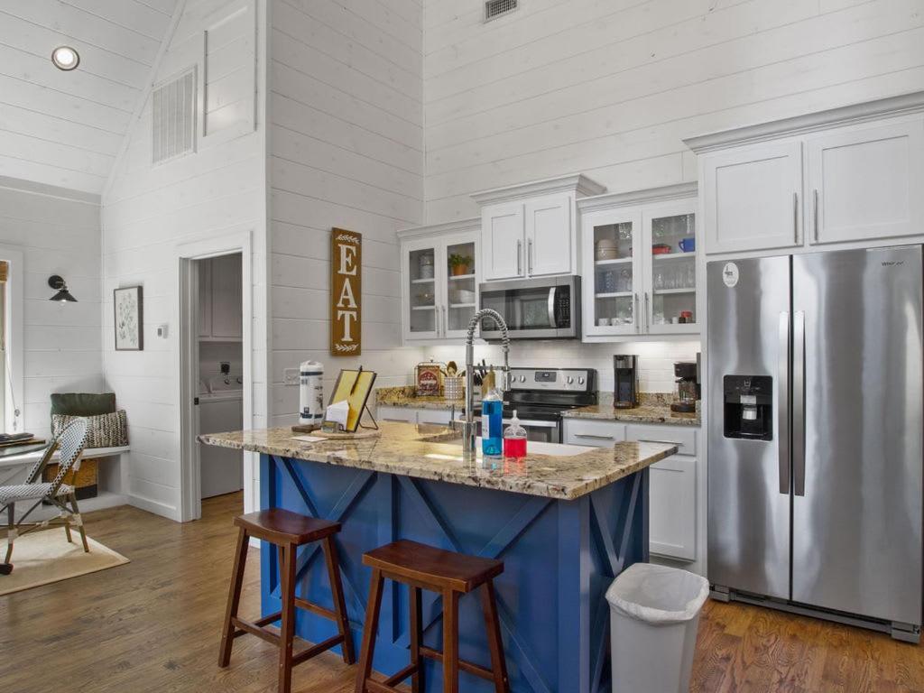Stunning Luxury Cabin W Hot Tub And Fire Pit Holy Shiplap Is Perfect Romantic Couples Getaway Broken Bow Extérieur photo