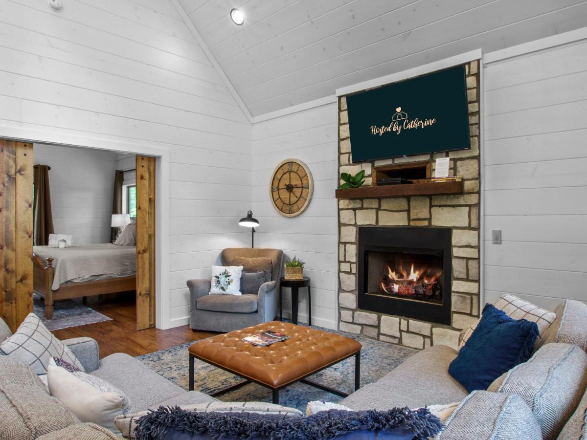 Stunning Luxury Cabin W Hot Tub And Fire Pit Holy Shiplap Is Perfect Romantic Couples Getaway Broken Bow Extérieur photo