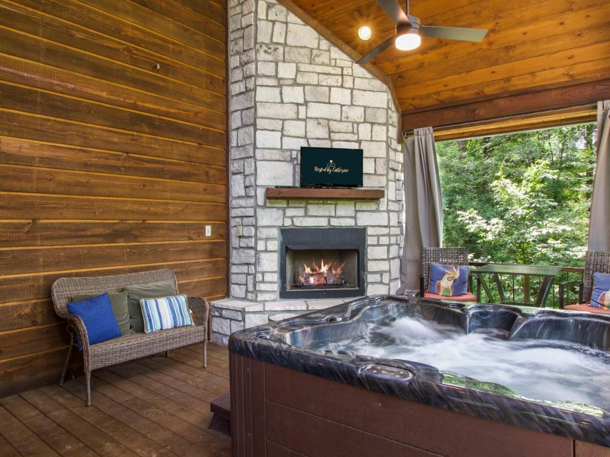 Stunning Luxury Cabin W Hot Tub And Fire Pit Holy Shiplap Is Perfect Romantic Couples Getaway Broken Bow Extérieur photo