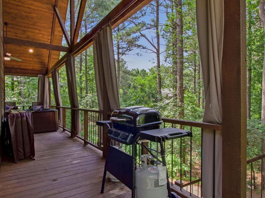 Stunning Luxury Cabin W Hot Tub And Fire Pit Holy Shiplap Is Perfect Romantic Couples Getaway Broken Bow Extérieur photo
