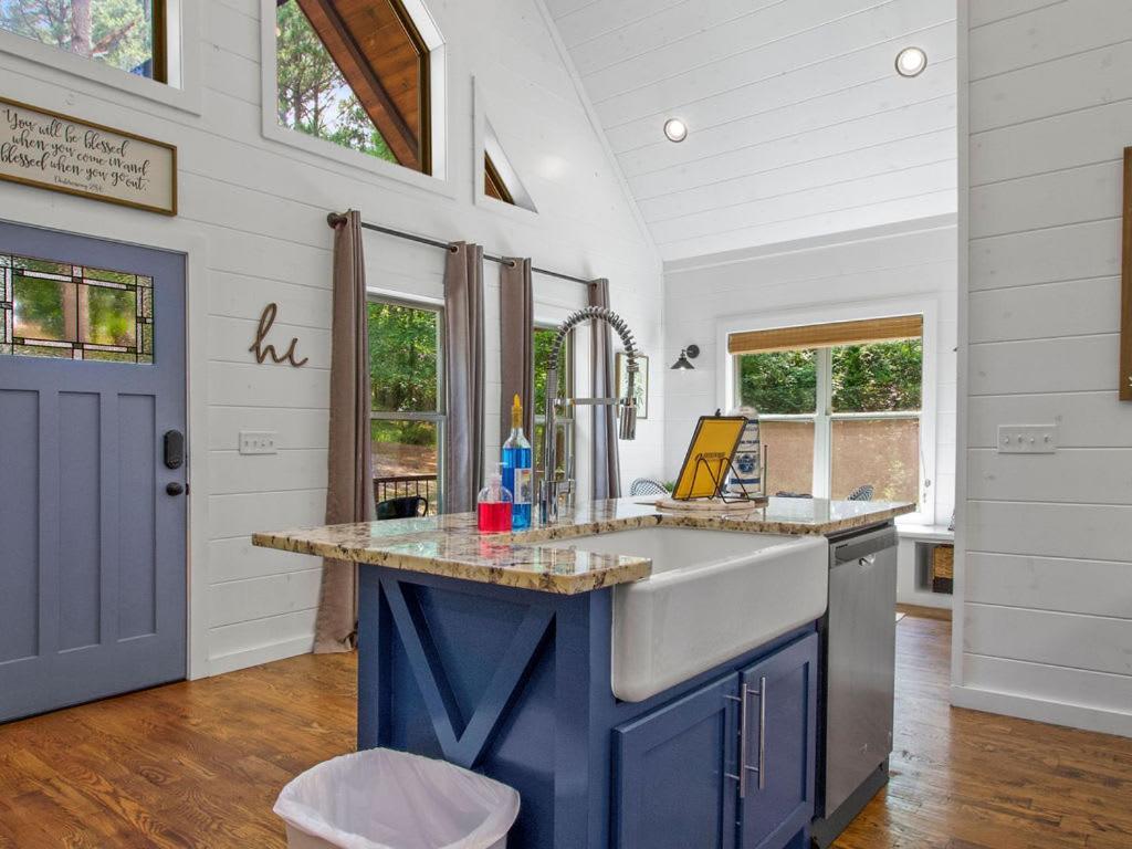 Stunning Luxury Cabin W Hot Tub And Fire Pit Holy Shiplap Is Perfect Romantic Couples Getaway Broken Bow Extérieur photo