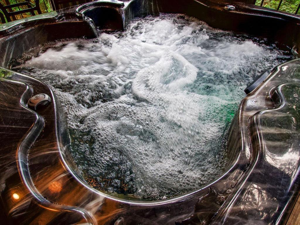 Stunning Luxury Cabin W Hot Tub And Fire Pit Holy Shiplap Is Perfect Romantic Couples Getaway Broken Bow Extérieur photo