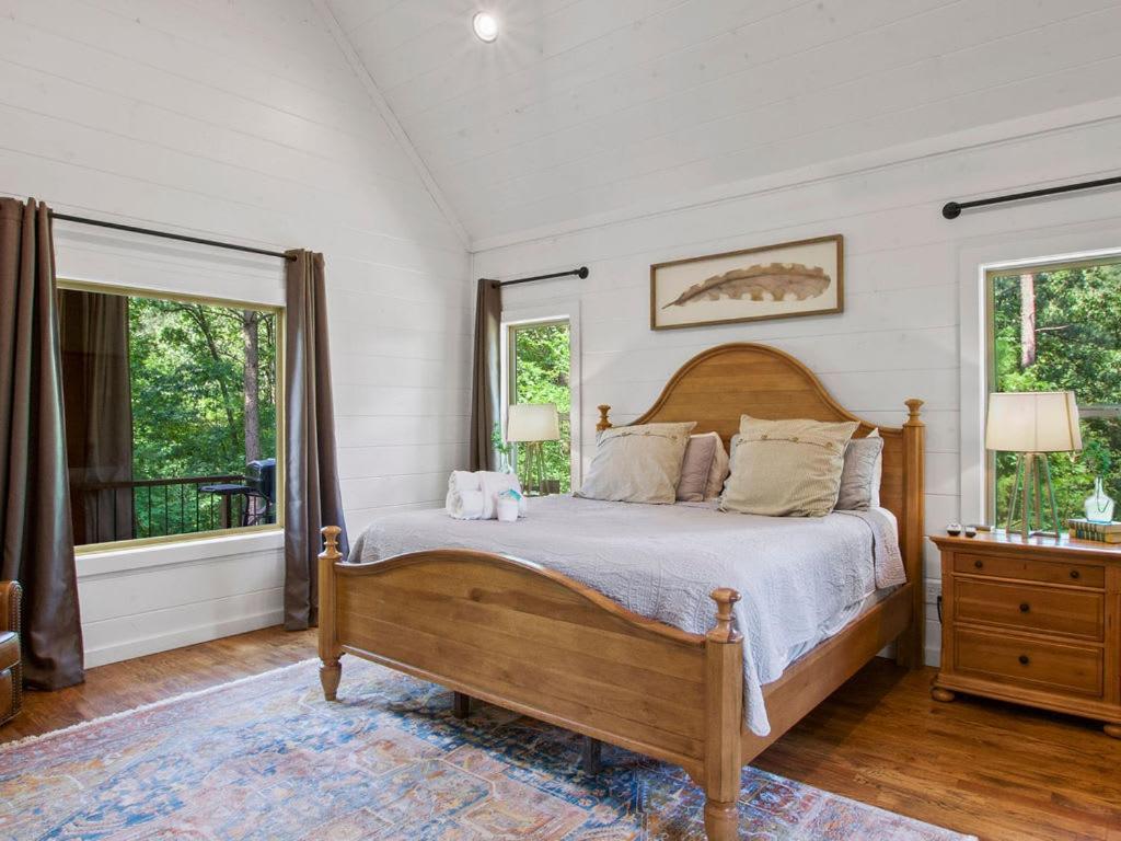 Stunning Luxury Cabin W Hot Tub And Fire Pit Holy Shiplap Is Perfect Romantic Couples Getaway Broken Bow Extérieur photo