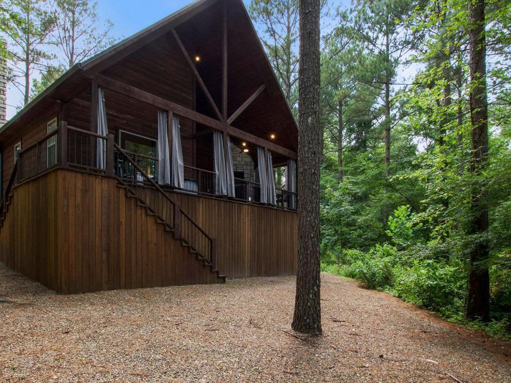 Stunning Luxury Cabin W Hot Tub And Fire Pit Holy Shiplap Is Perfect Romantic Couples Getaway Broken Bow Extérieur photo