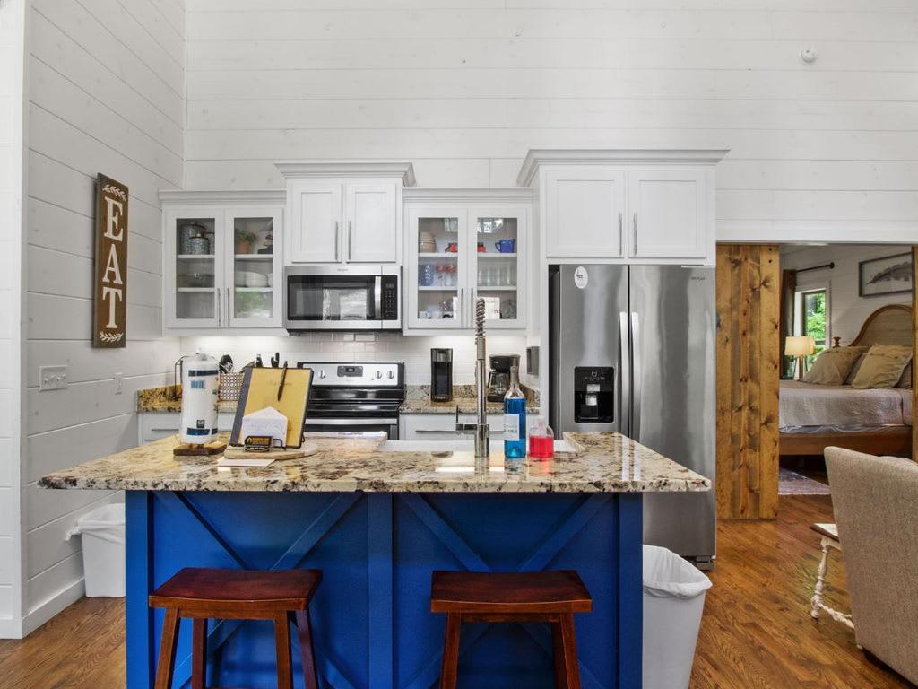 Stunning Luxury Cabin W Hot Tub And Fire Pit Holy Shiplap Is Perfect Romantic Couples Getaway Broken Bow Extérieur photo