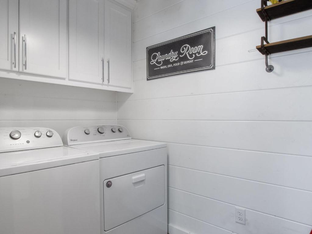 Stunning Luxury Cabin W Hot Tub And Fire Pit Holy Shiplap Is Perfect Romantic Couples Getaway Broken Bow Extérieur photo
